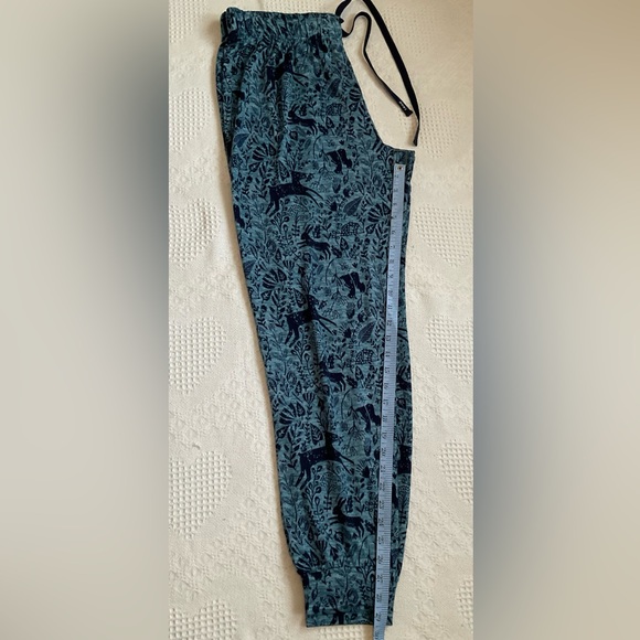 Izod Animal Print 2 Piece Pajama Set - Picture 11 of 14